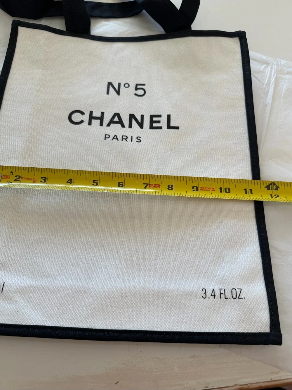 Perfume gift tote CHANEL White and Black Tote Bag - N°5 Paris